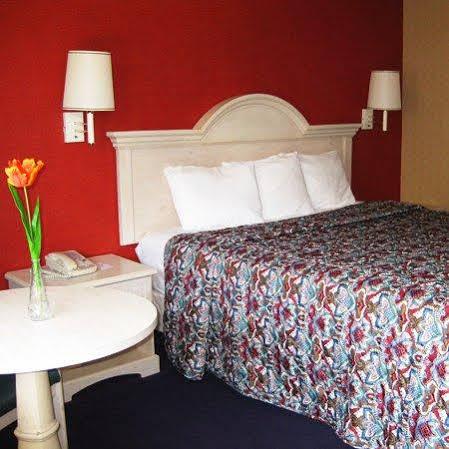 Travelers Inn Lax/Лондейл Екстер'єр фото